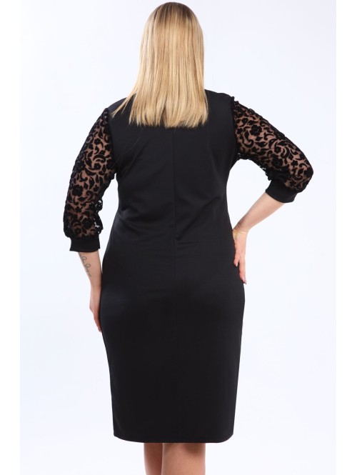 Простое черное платье с круглым... Простое черное платье с круглым...