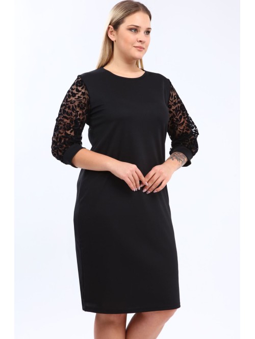 Paprasta juoda suknelė apvalia apykakle Paprasta juoda suknelė apvalia apykakle