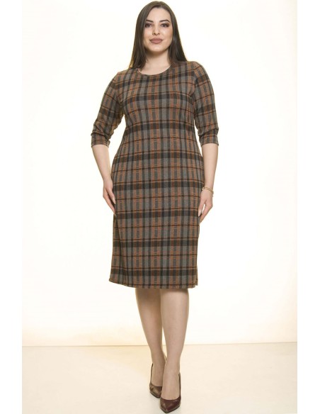 Клетчатое платье классического фасона с карманами