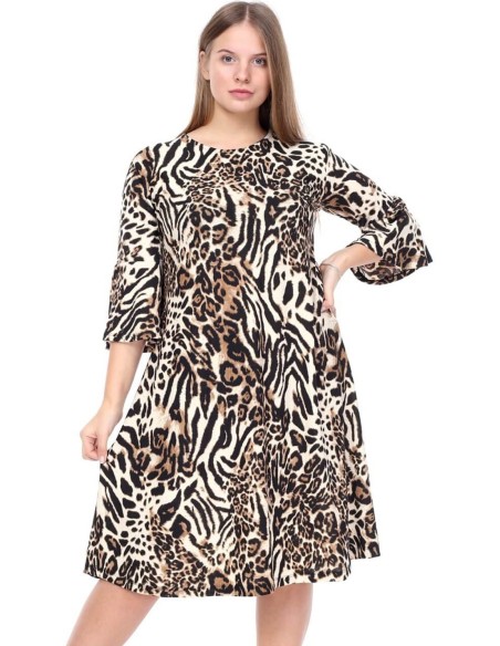 Платье с узорами из меха животных