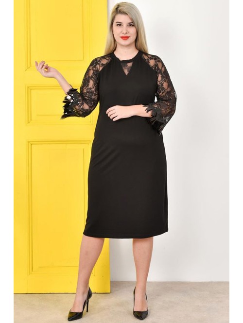 Gadījuma kleita ar greznām piedurknēm Gadījuma kleita ar greznām piedurknēm