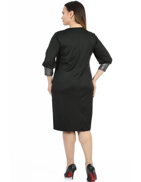 Melna kleita ar spīdīgu efektu