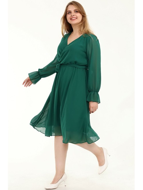 Plīvojoša zaļa kleita ar lencīti Plīvojoša zaļa kleita ar lencīti