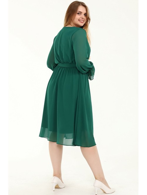 Развевающееся зеленое платье на бретеле Развевающееся зеленое платье на бретеле