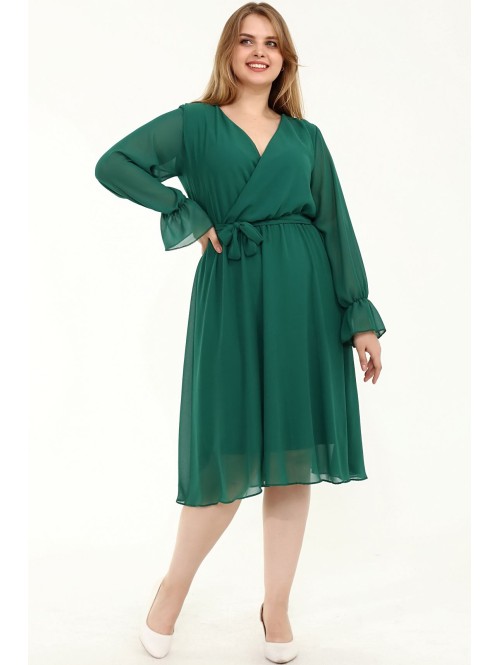 Plīvojoša zaļa kleita ar lencīti Plīvojoša zaļa kleita ar lencīti