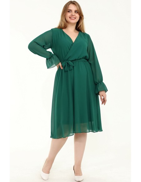 Plīvojoša zaļa kleita ar lencīti