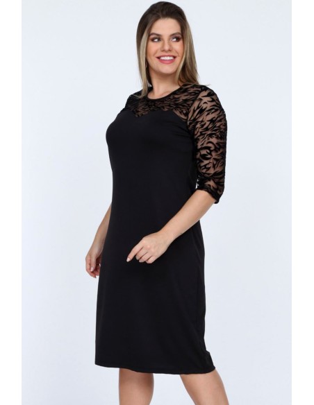 Melna kleita ar mežģīņu piedurknēm