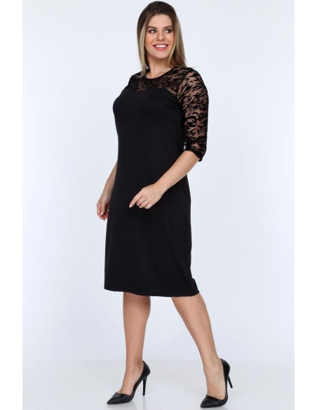 Melna kleita ar mežģīņu piedurknēm