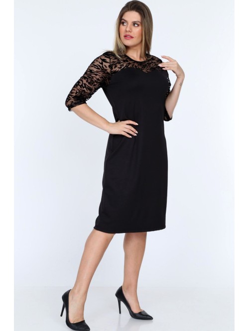 Melna kleita ar mežģīņu piedurknēm Melna kleita ar mežģīņu piedurknēm