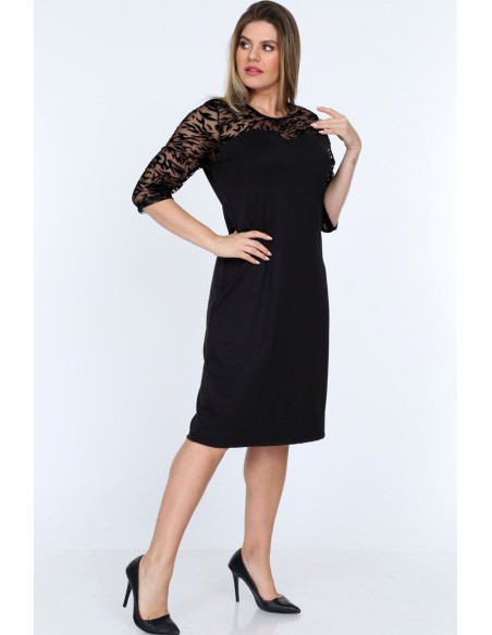 Must pitsvarrukatega kleit