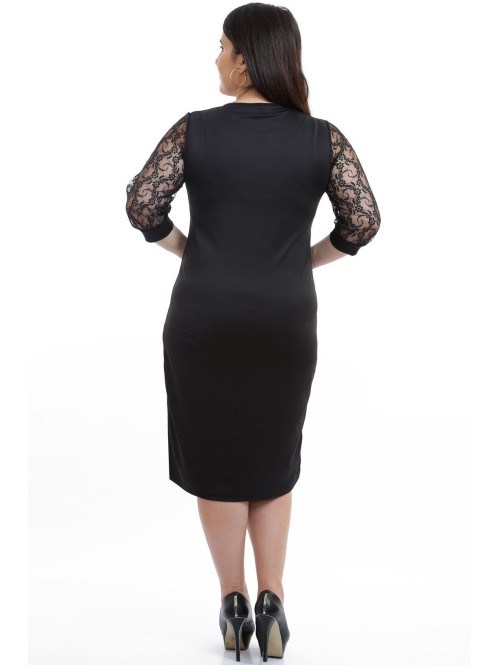 Lihtne must pitsvarrukatega kleit Lihtne must pitsvarrukatega kleit