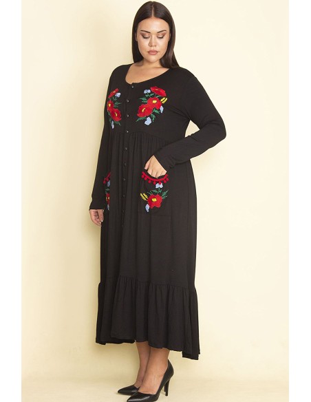 Длинное черное платье с вышитой аппликацией