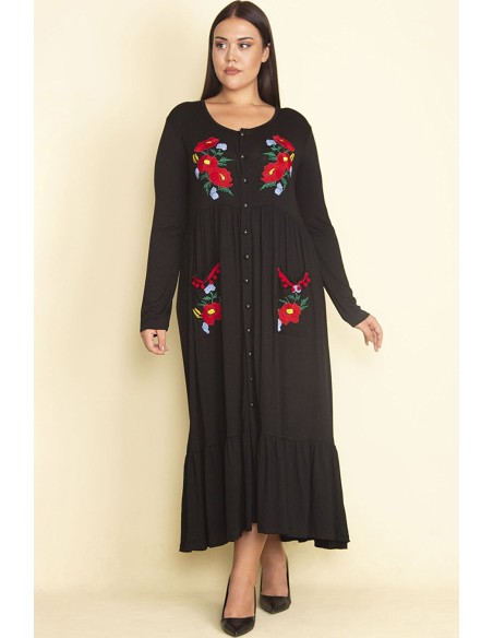 Gara melna kleita ar izšūtu aplikāciju