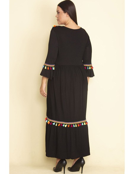 Must laienev narmastega kleit