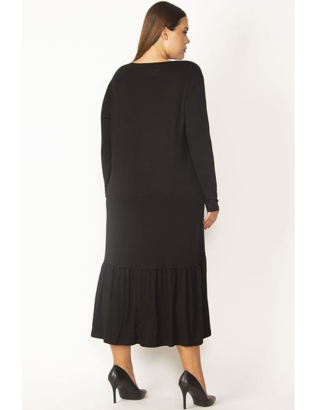 Длинное черное платье с рюшами