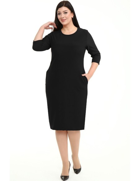 Melna klasiska kleita apaļīgam