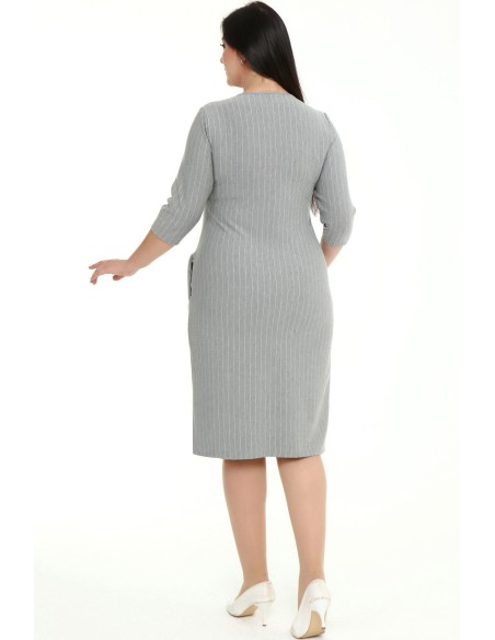 Gaiši pelēka svītraina kleita