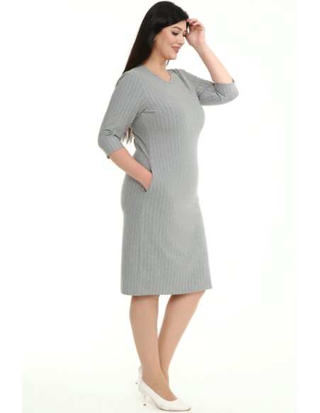 Gaiši pelēka svītraina kleita