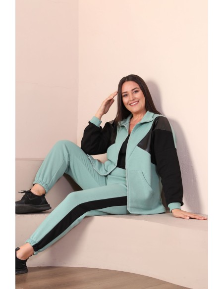 Moteriškas treningas su užtrauktuku