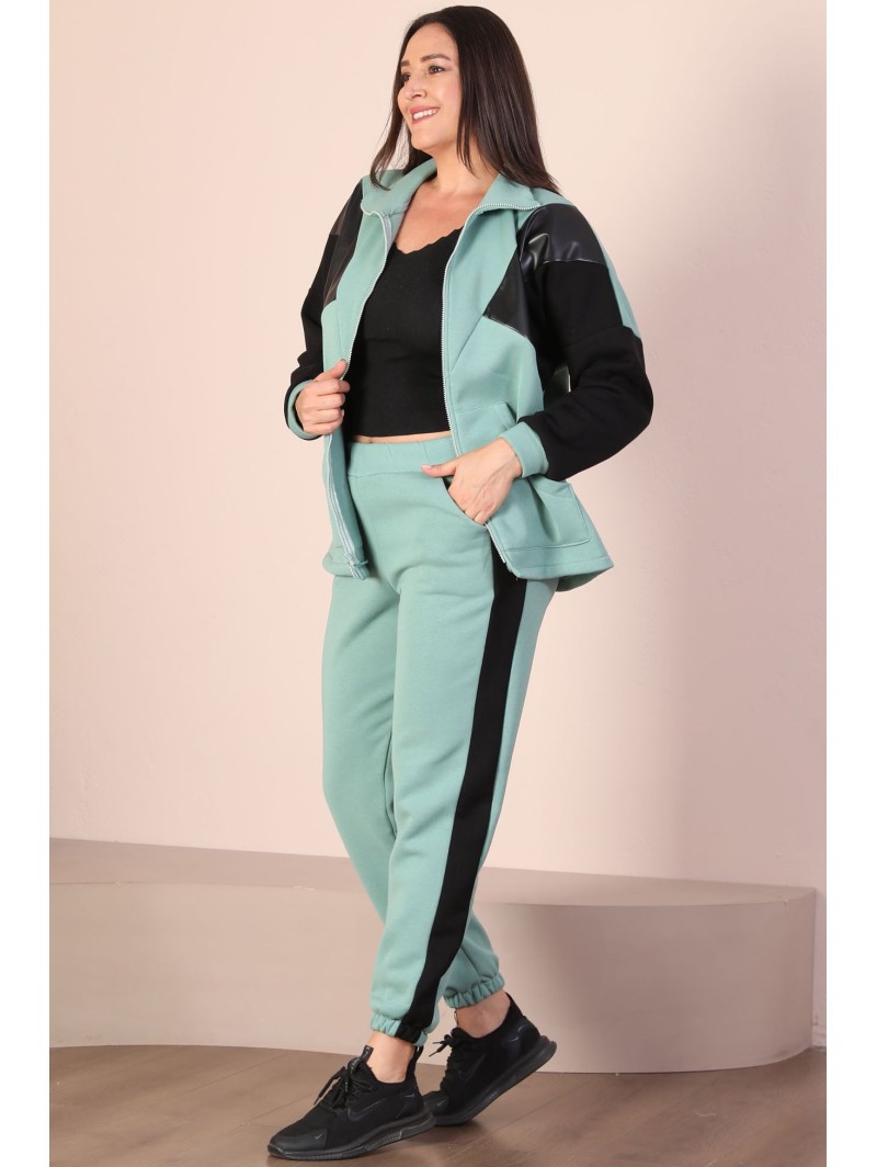 Moteriškas treningas su užtrauktuku Moteriškas treningas su užtrauktuku