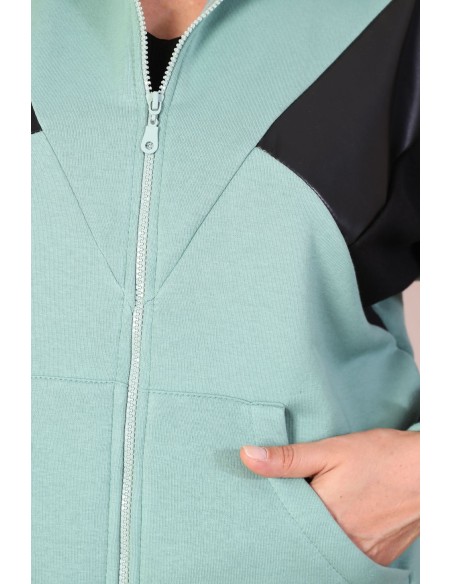 Женский спортивный костюм на молнии