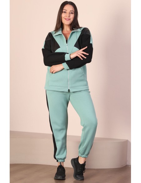 Женский спортивный костюм на молнии