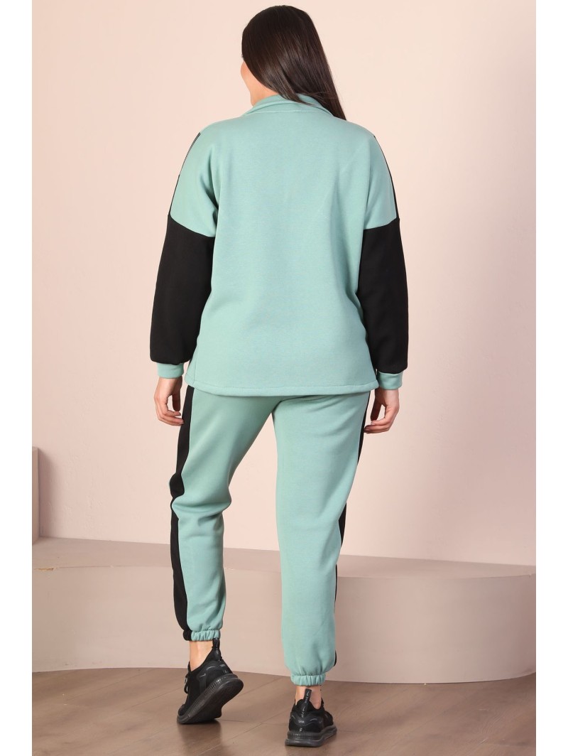 Moteriškas treningas su užtrauktuku Moteriškas treningas su užtrauktuku