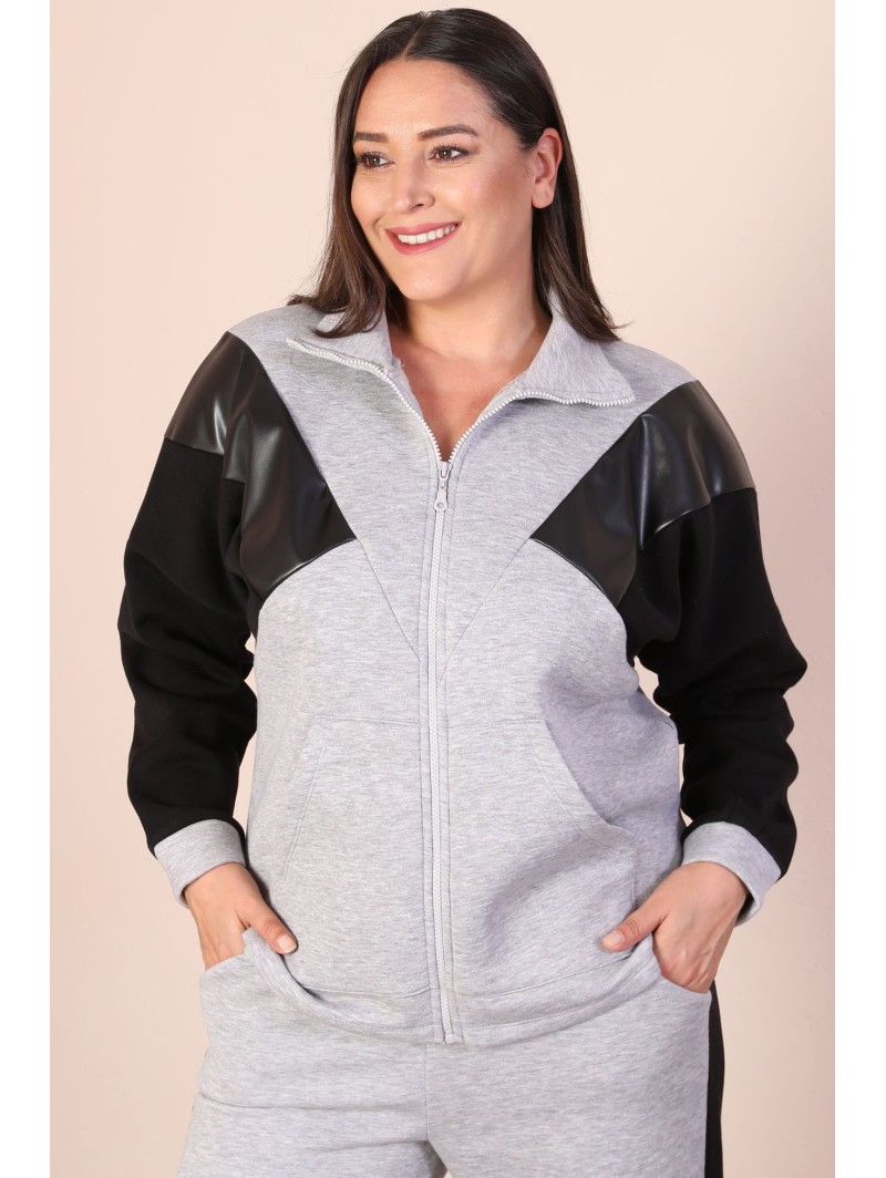 Sieviešu treniņtērps ar rāvējslēdzēju Sieviešu treniņtērps ar rāvējslēdzēju