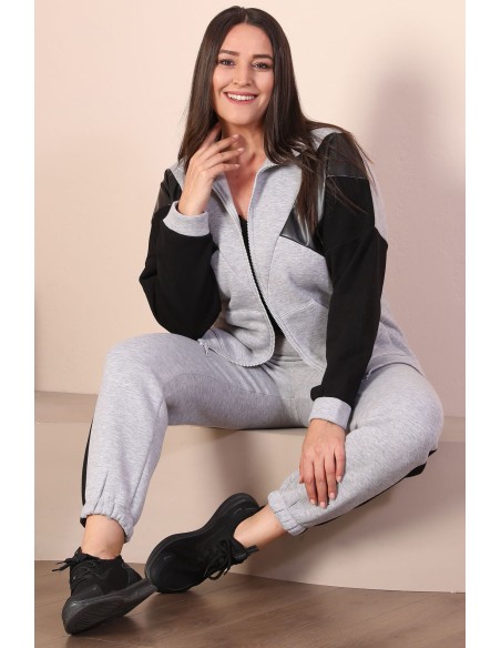 Женский спортивный костюм на молнии