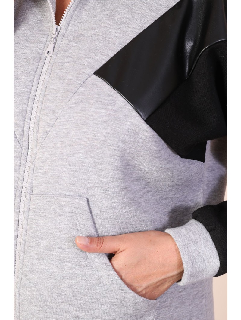 Sieviešu treniņtērps ar rāvējslēdzēju Sieviešu treniņtērps ar rāvējslēdzēju