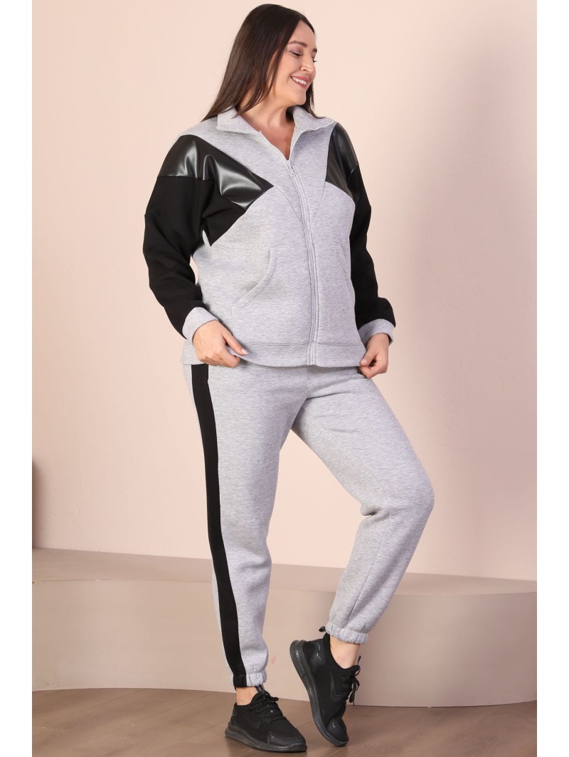 Moteriškas treningas su užtrauktuku Moteriškas treningas su užtrauktuku