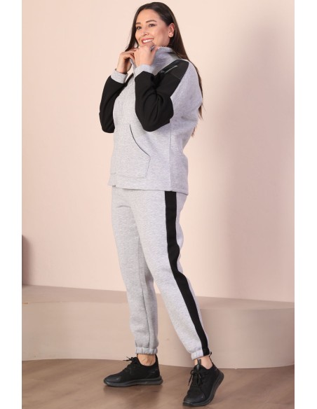 Женский спортивный костюм на молнии