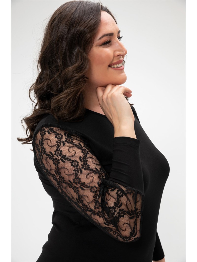 Elegantne uhkete varrukatega must pluus Elegantne uhkete varrukatega must pluus