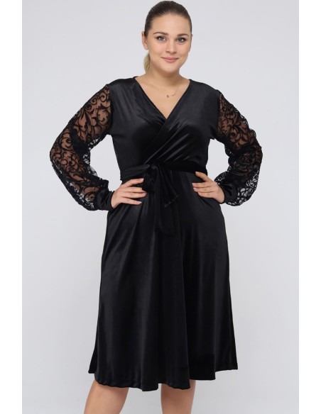 Veliūrinė suknelė su voko formos iškirpte