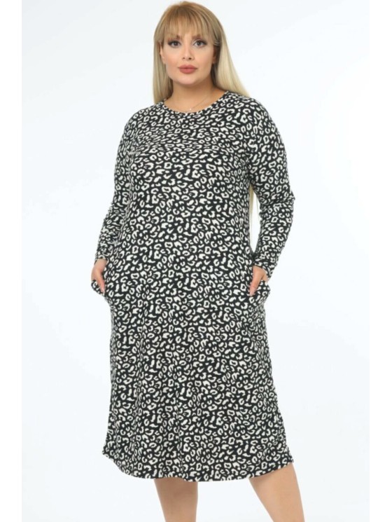 Marga suknelė virš kelių