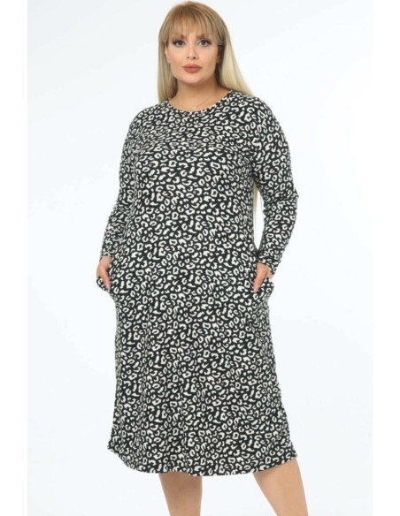 Marga suknelė virš kelių