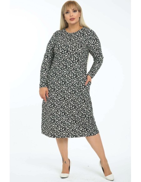 Marga suknelė virš kelių