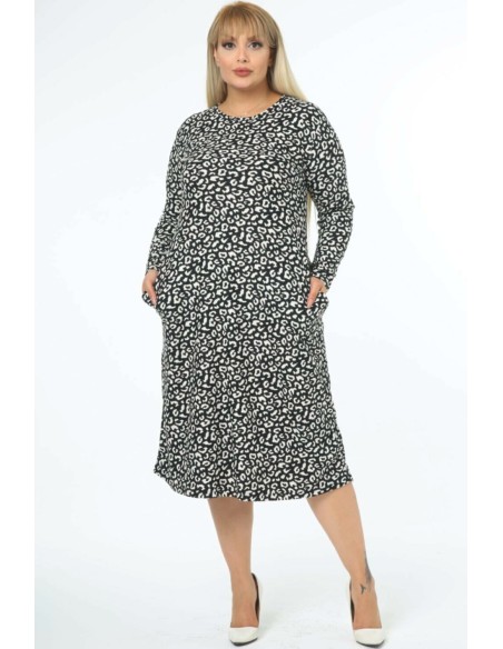 Marga suknelė virš kelių