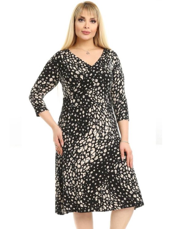 Suknelė su trikampio iškirpte