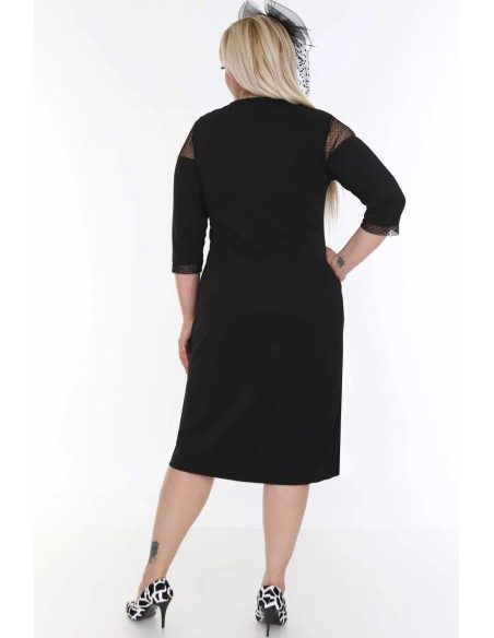 Melna klasiska kleita