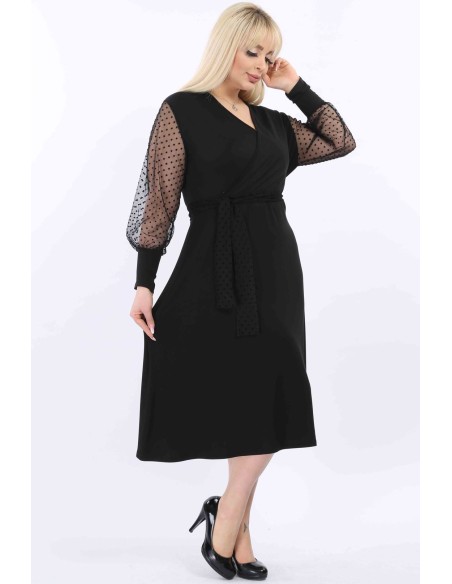 Platėjanti juoda suknelė