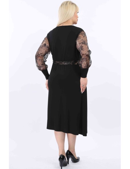 Расклешенное черное платье