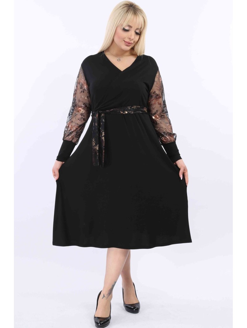 Uzliesmojoša melna kleita Uzliesmojoša melna kleita