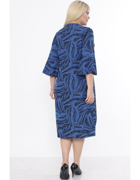 Kleita ar zilu rakstu