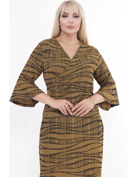 Желтое платье с узором