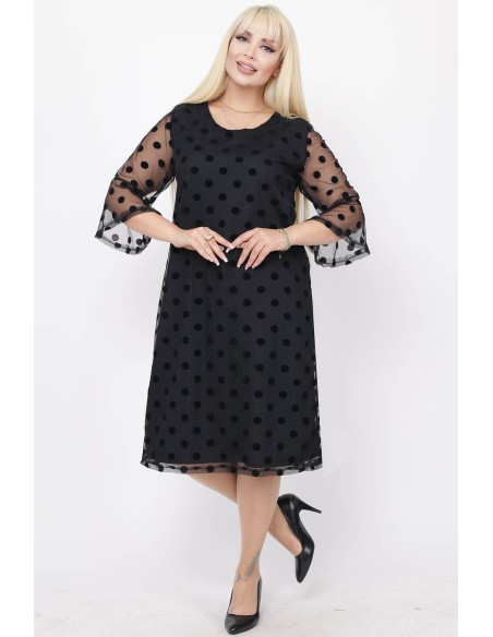 Melna kleita ar bumbiņām