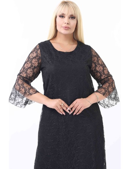 Черное платье с кружевом