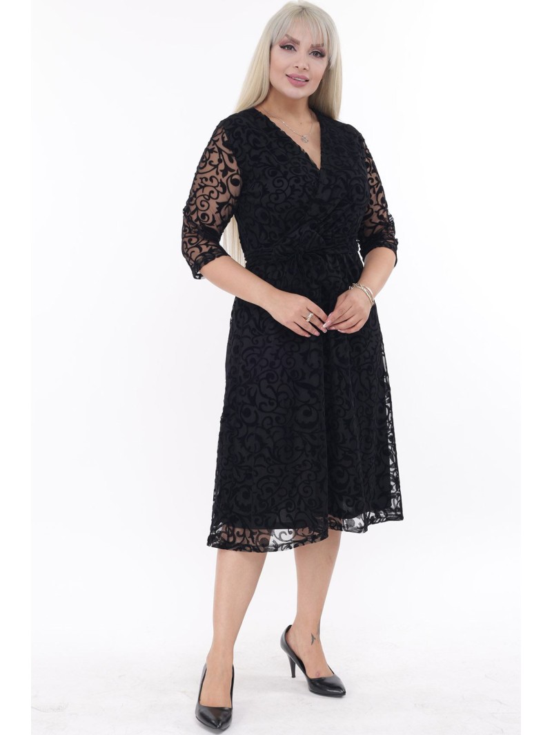 Juoda suknelė su nėriniais Juoda suknelė su nėriniais