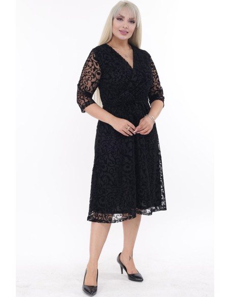 Melna kleita ar mežģīnēm