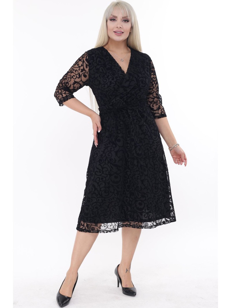 Juoda suknelė su nėriniais Juoda suknelė su nėriniais